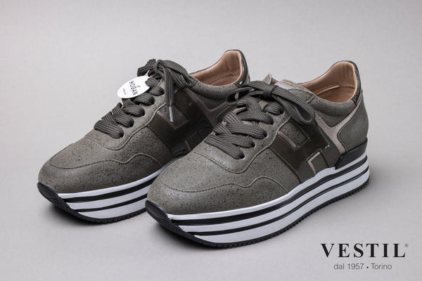 Hogan, sports shoe, toupe, woman