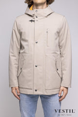 short - fixed hood - 1 hook - zip button - contrasting detachable interior