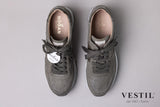 Hogan, sports shoe, toupe, woman