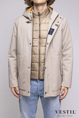 short - fixed hood - 1 hook - zip button - contrasting detachable interior