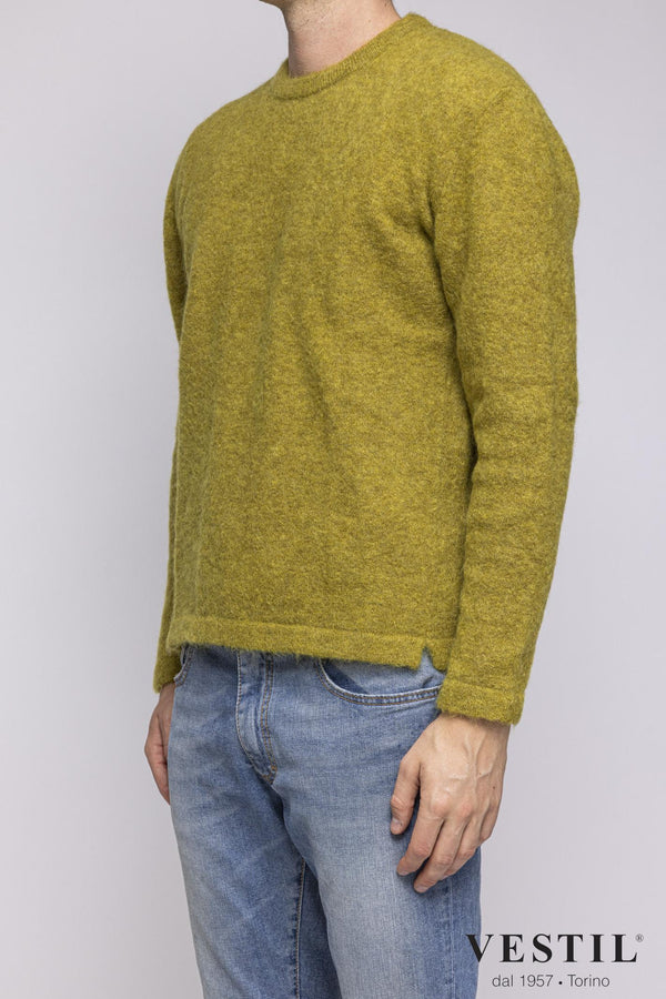 neck g. right side slits